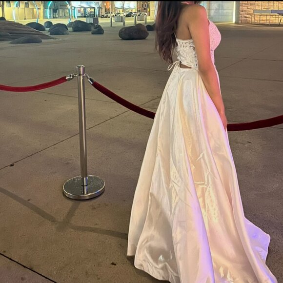 White prom dress - Picture 4 of 4